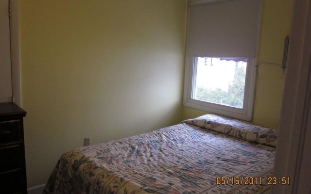 Colonial Motel Suites