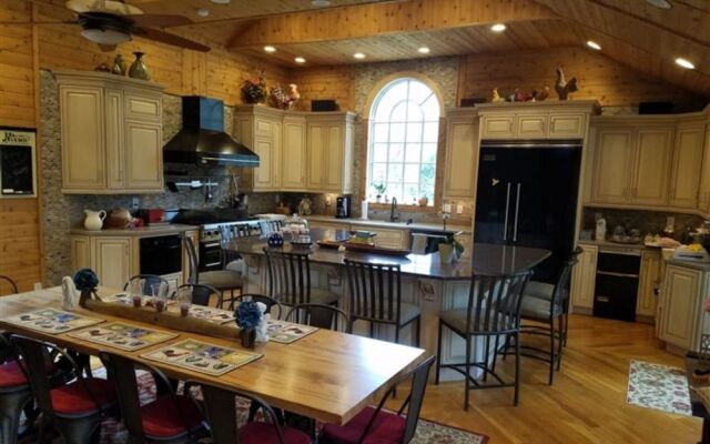 Silly Chickens Lodge B&B