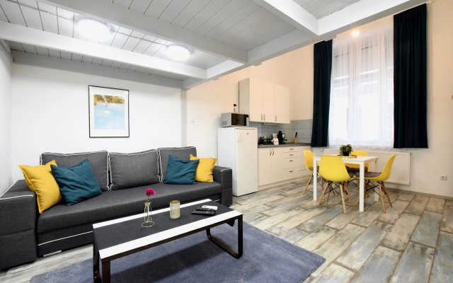 Robinia Apartment