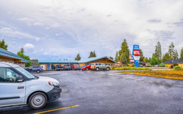 Royal Gateway Motel By OYO