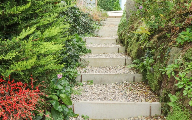 6 Hillside Terrace
