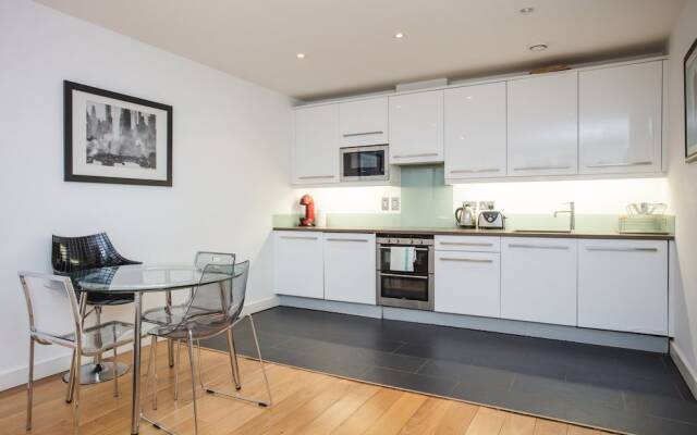 2 Bedroom Apartment Near Victoria Station