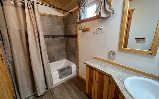 Blue Spruce Apartment