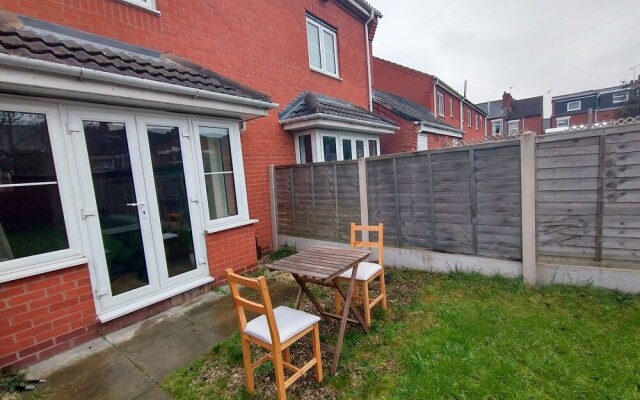 City Centre Home, Free Parking,wifi,netflix,tv