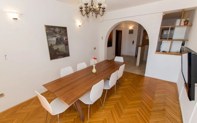 Prgo - Spacious With View & Parking - A1 2.kat