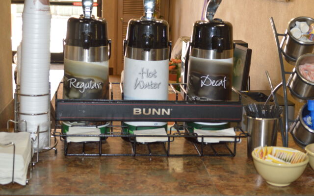 Rodeway Inn & Suites