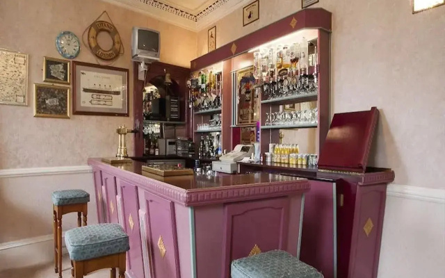 Waverley Hotel