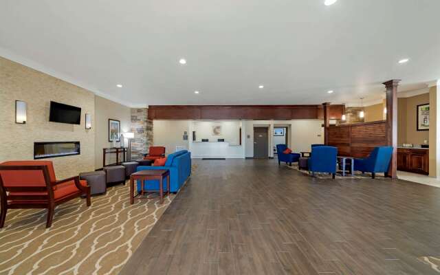 Comfort Inn & Suites Harrah