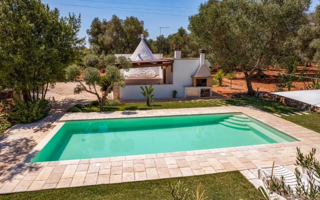 Trulli Stella, Mimosa & Porta Blu - 3 individual Luxury Trulli Villas with private pools and gardens