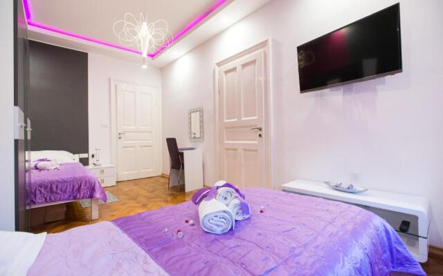 Apartment Center Four stars