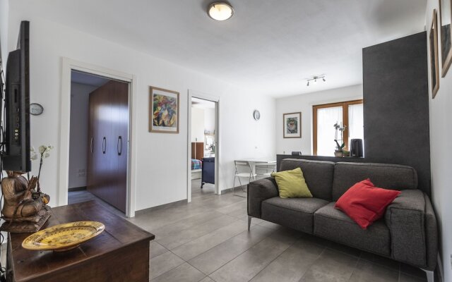 LakeGarden Apartment