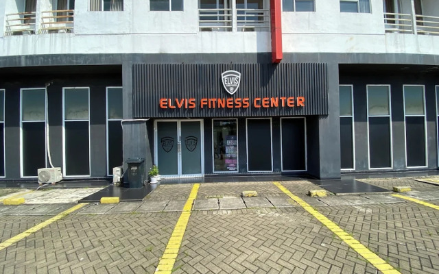 Simple Blue Toned Studio (No Kitchen) At Elvis Tower Apartment