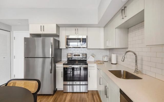 Stylish City-View Condo Pool Access
