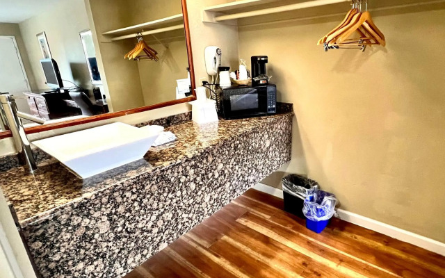 Travelodge by Wyndham Reno Downtown