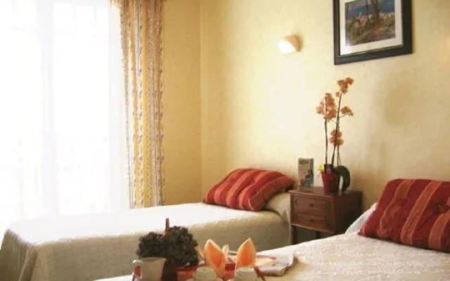 Brit Hotel La Croix Blanche