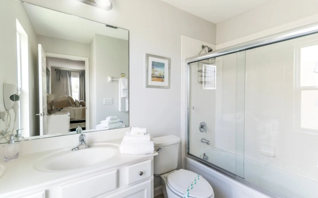 5196oa Luxury 6 Bedroom 5.5 Bath Home