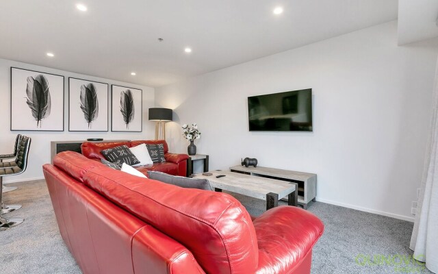 QV Sunny New Apt with Balcony -976