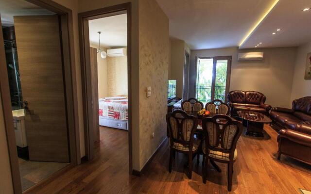 De Lux Apartments
