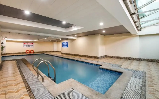 Oyo 207 Bay Area Suites Near Philippine General Hospital