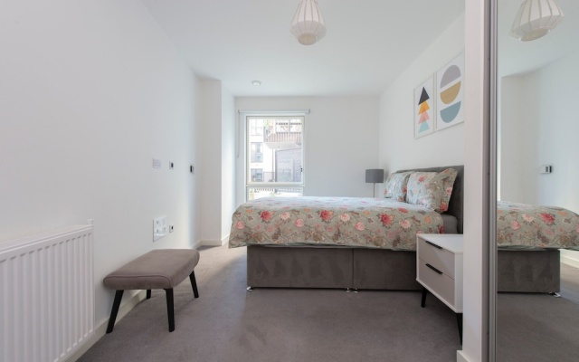 Stunning Luxury Stratford London 2 Bed Apartment