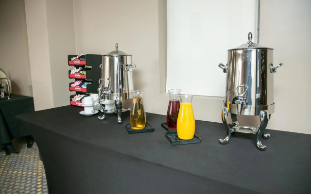 Holiday Inn Metairie New Orleans by IHG