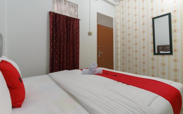 RedDoorz near City Walk Benhil