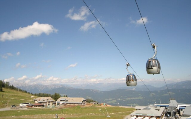 Lovely Chalet With Lush Green View in Carinthia
