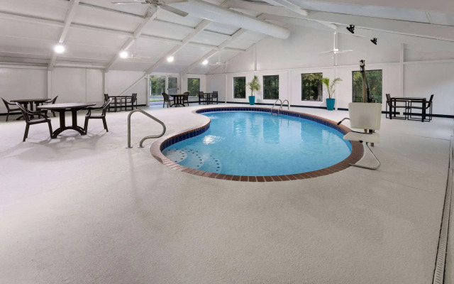 La Quinta Inn & Suites by Wyndham Memphis I-240