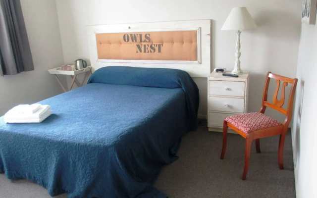 Fat Owl Motel, Bar & Eatery
