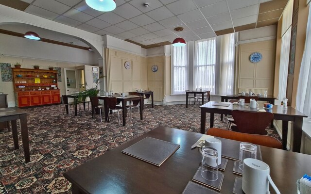10 to12 Folkestone Bed  Breakfast