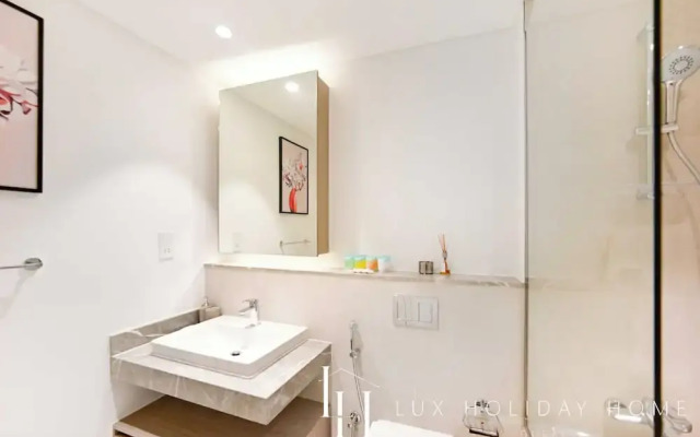 LUX  The Dubai Creek View Suite