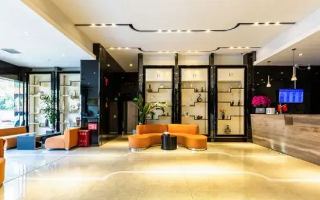 LiveCool-Hotel (GuiYangDongZhangYunYanWanDaGuangChangDian)