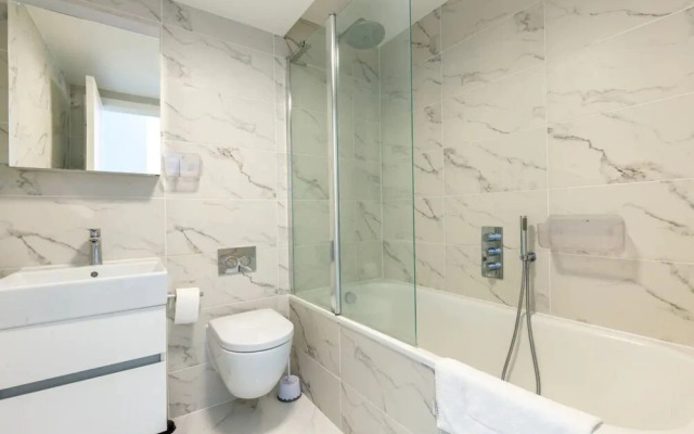 Contemporary 2 Bedroom in West London