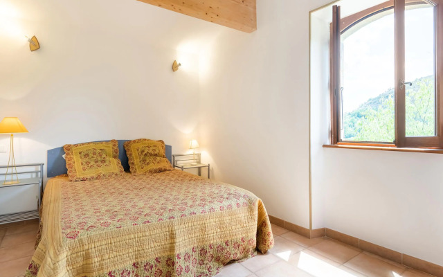 Natural stone house in stunning location with small beach at 300 metres