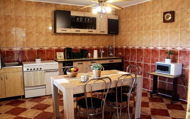 Collosal Apartment with Garden
