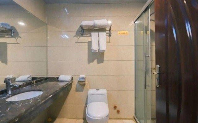 Tuwo Holiday Hotel (Guiyang Railway Station Shachong Road Subway Station)