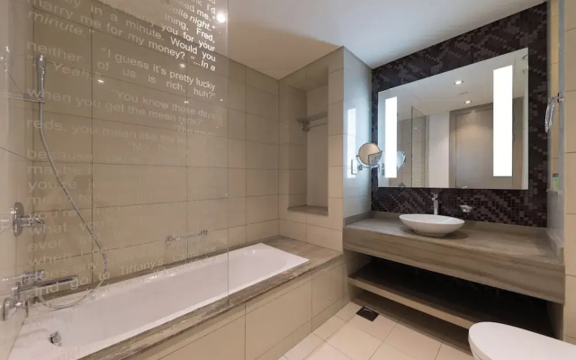 Cozy 1BR with balcony Damac Towers