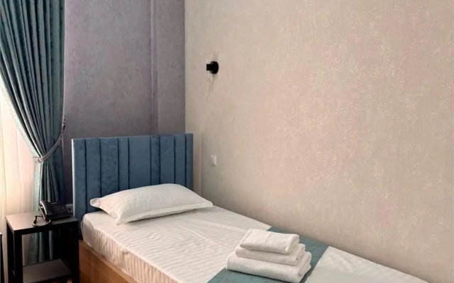 Mehran Hostel (Мехран)
