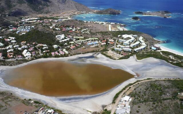 Studio with lake view balcony and wifi at Saint Martin