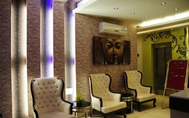 Hotel Taksh Inn
