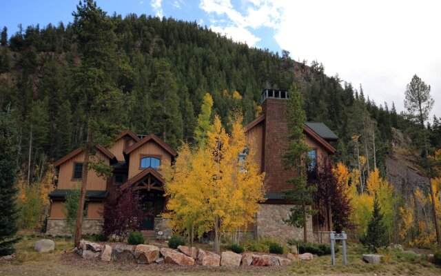 Keystone Gulch Retreat by SummitCove Vacation Lodging