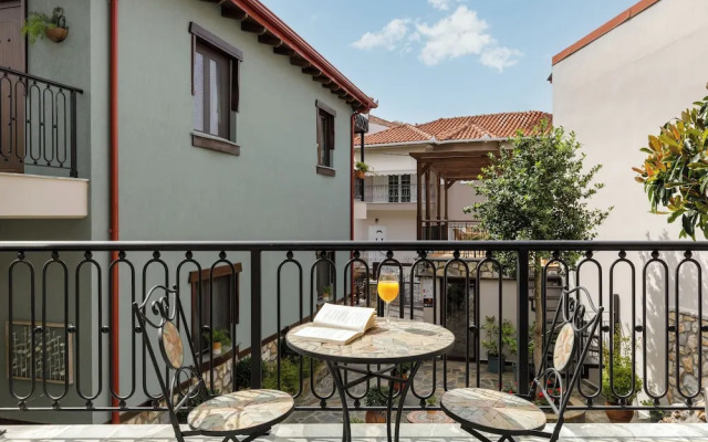 Meydani Suites