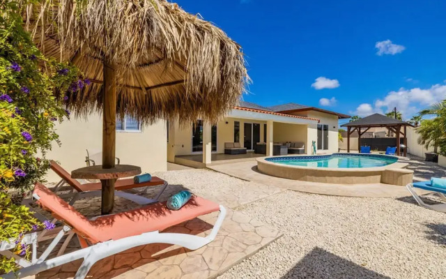 Newly Renovated 4BR 4BA Private Pool Eagle Beach