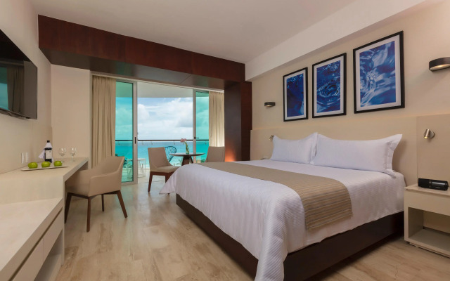 Krystal Grand Cancun