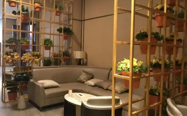 Vanke Shennan Road 68 Apartment (Shenzhen Dongmen Hubei Subway Station Branch)