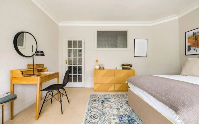 The Hendon Escape - Elegant 3bdr Flat