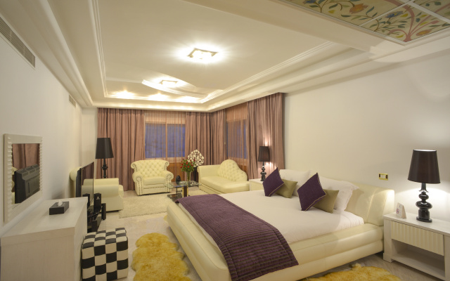 The Penthouse Suites Hotel - Image 4