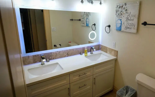 5Bdrm 3.5Bath 12Beds - HOME BIG AS TEXAS