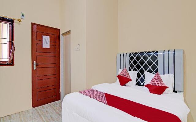 Oyo 91835 Djasur Kost