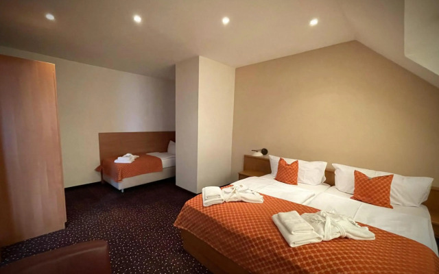 Lazensky Hotel Pyramida I